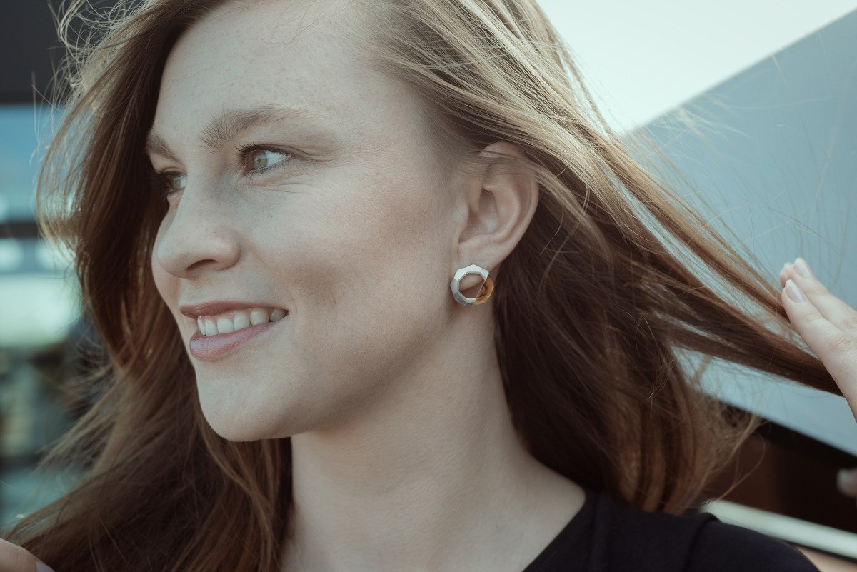 Label Amber - satin silver earrings
