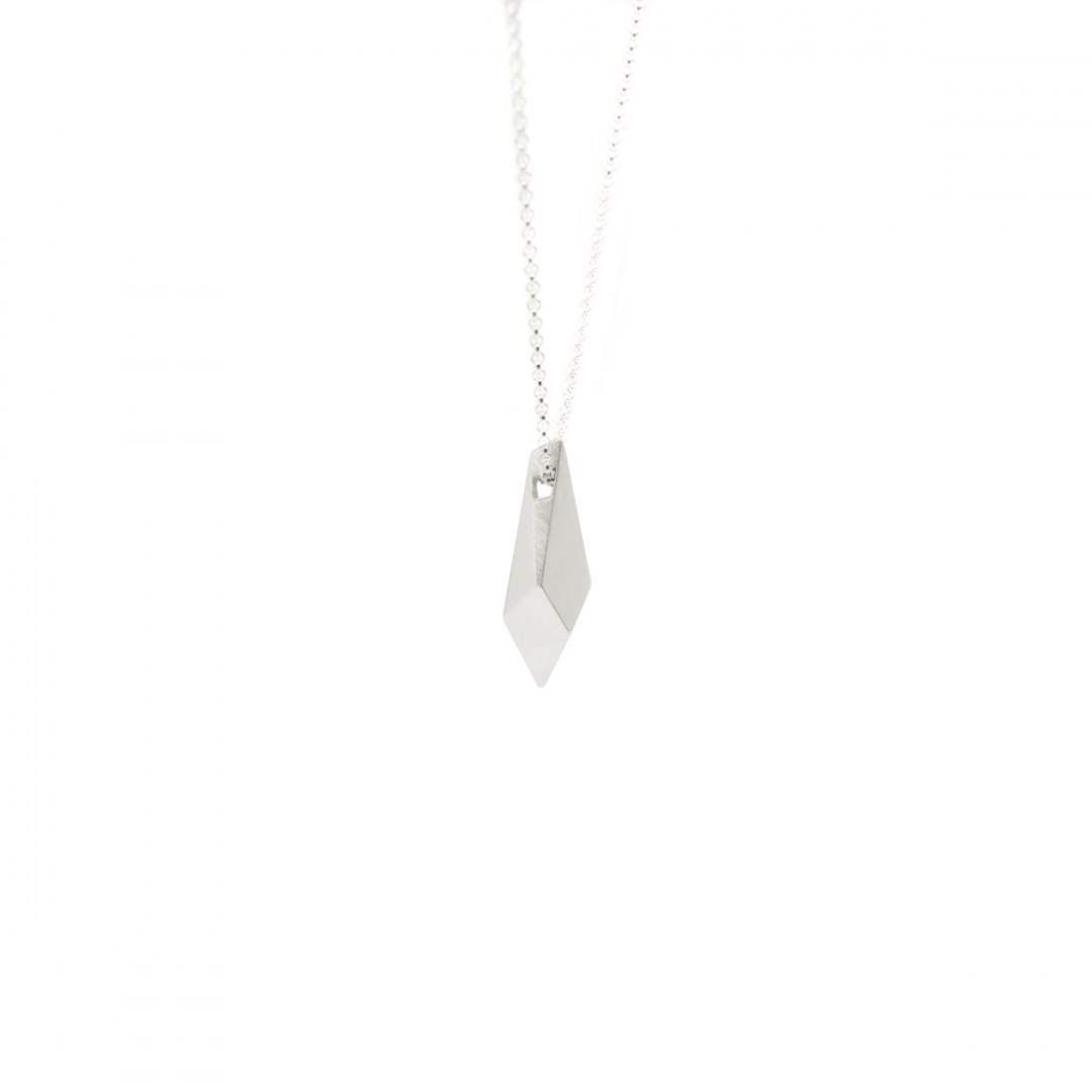 ONE EDGE / glossy silver necklace