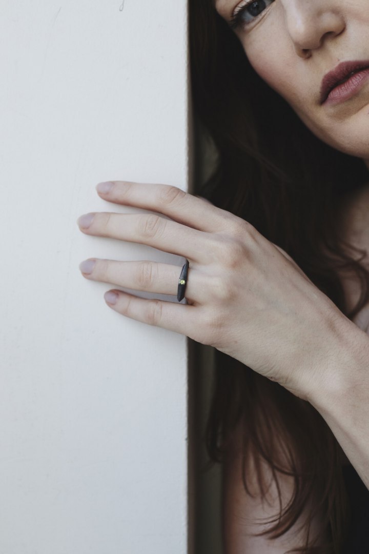 Geommetry GEMstone / BLACK SILVER RING peridot Geommetry GEMstone / BLACK SILVER RING peridot