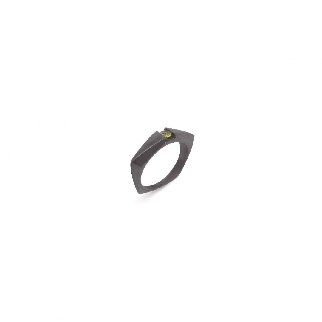 Geommetry GEMstone / BLACK SILVER RING peridot Geommetry GEMstone / BLACK SILVER RING peridot