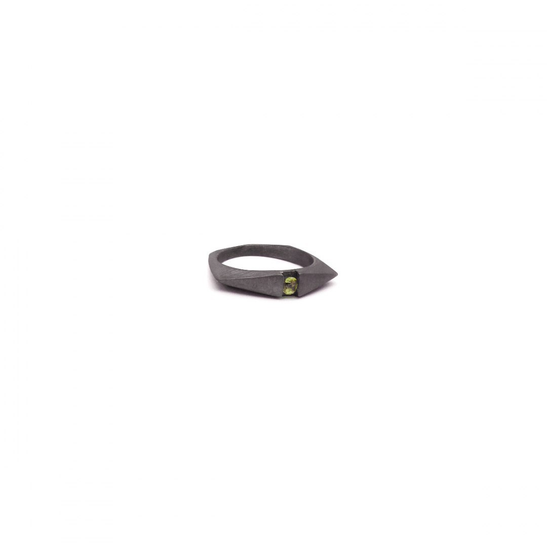 Geommetry GEMstone / BLACK SILVER RING peridot Geommetry GEMstone / BLACK SILVER RING peridot