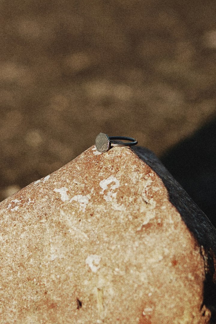 LABEL/ Black SILVER RING LABEL/ Black SILVER RING