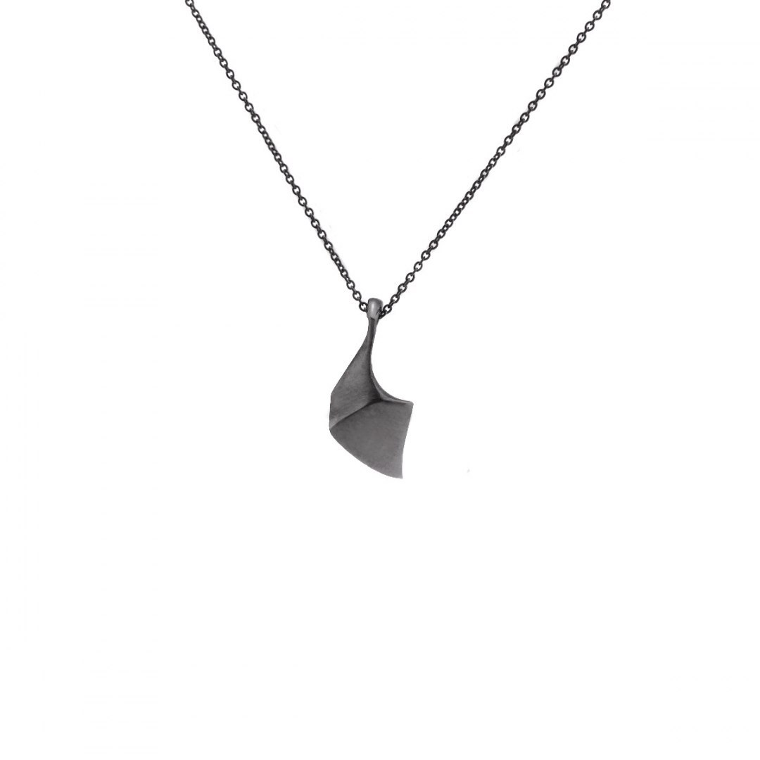 WAVES / black necklace WAVES / black necklace
